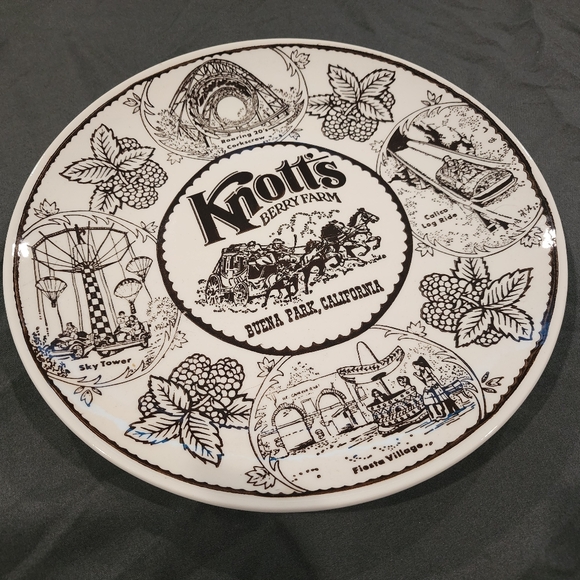 Vintage 1970s KNOTT'S BERRY FARM PLATE - Picture 1 of 11